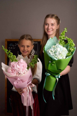 Букет"Снова в школу" с гортензией арт 15226Дв